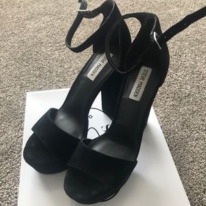 Black Suede Steve Madden Platform Heels🖤✨